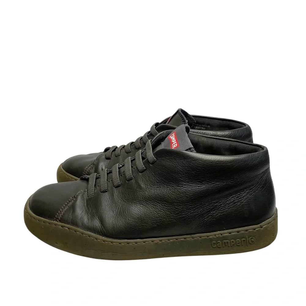 Camper these gray